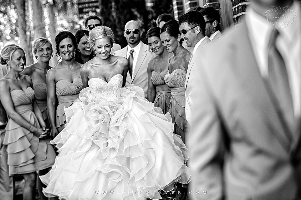 Bride-Approach-Groom-For-First-Look-photo-by-wedding-photograph