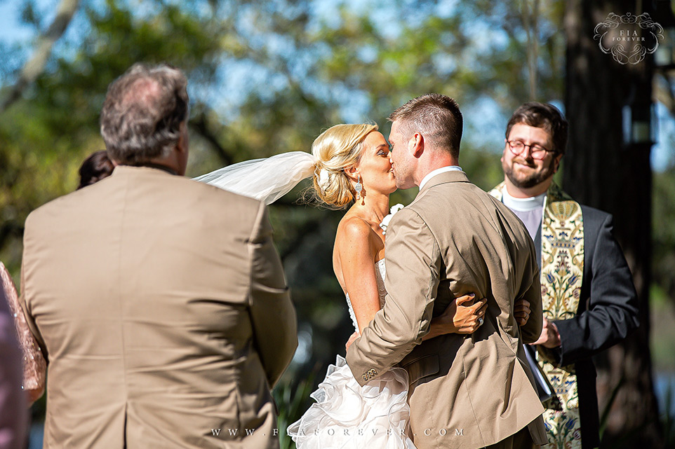 Creek-Club-Ion-Wedding-Ceremony-Kiss-photo-by-wedding-photographers-charleston-sc-Fia-Forever